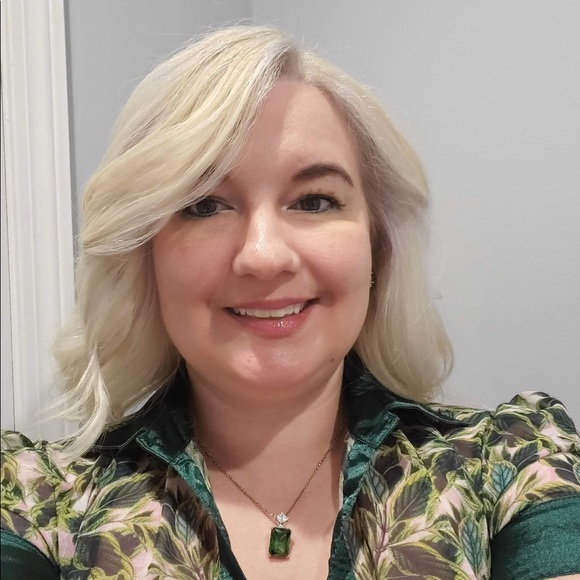 Meet your Posher, Jessica - Picture 1 of 1